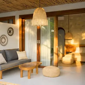 nagara-boutique-hotel.hotelsseminyak.net/